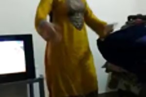 Pakistan 1 con điếm