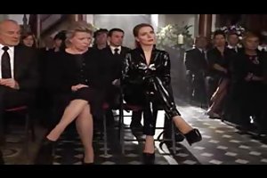 Martina đồi im đồng phục đen