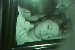 Vụng về đôi tình nhân bên trong xe