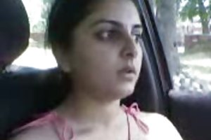 Pakistan cô gái trong xe