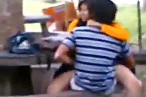 Ấn làm tình trên ghế
