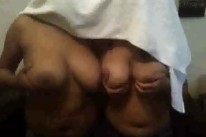 Xin vui lòng bình luận trong ngực lớn