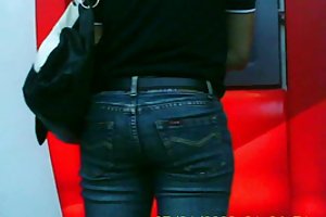 Châu Á, quần jeans bó nhìn trộm