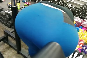 Luân, trên thiết bị tập thể dục