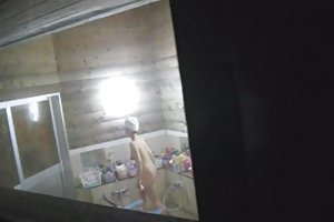 Camera trong phòng tắm nhật bản