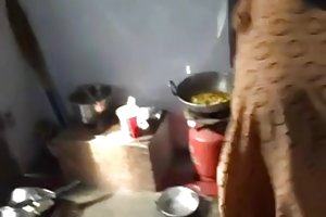 Chơi với bạn bè em gái